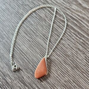 🌸 Elegant Shimmer Brown Pendant Necklace